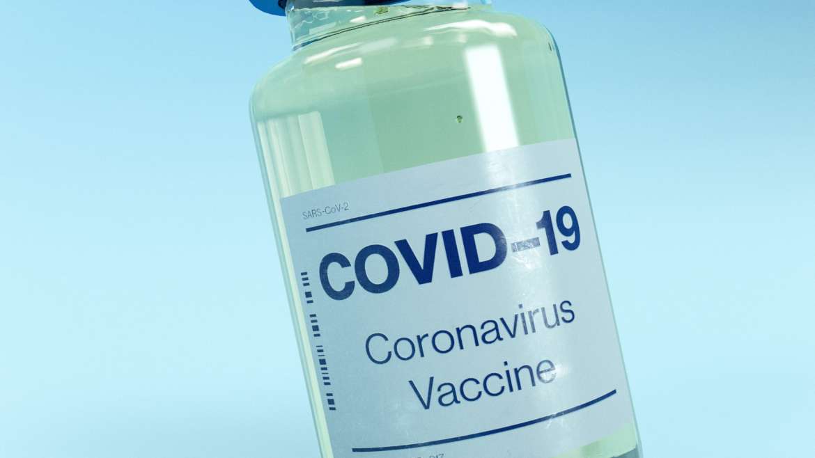 Rechtenvrije foto van corona-vaccin via Unsplash van Daniel Schludi.