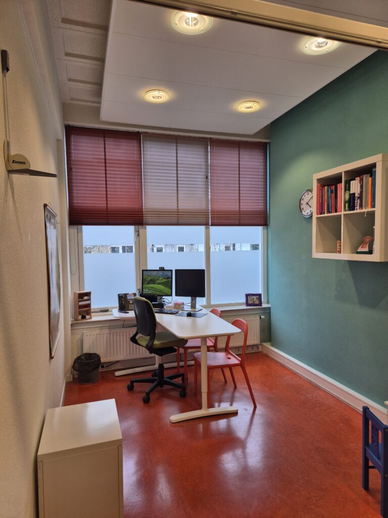 Foto van een behandelkamer bij Huisartsencentrum Pniel te Amsterdam.